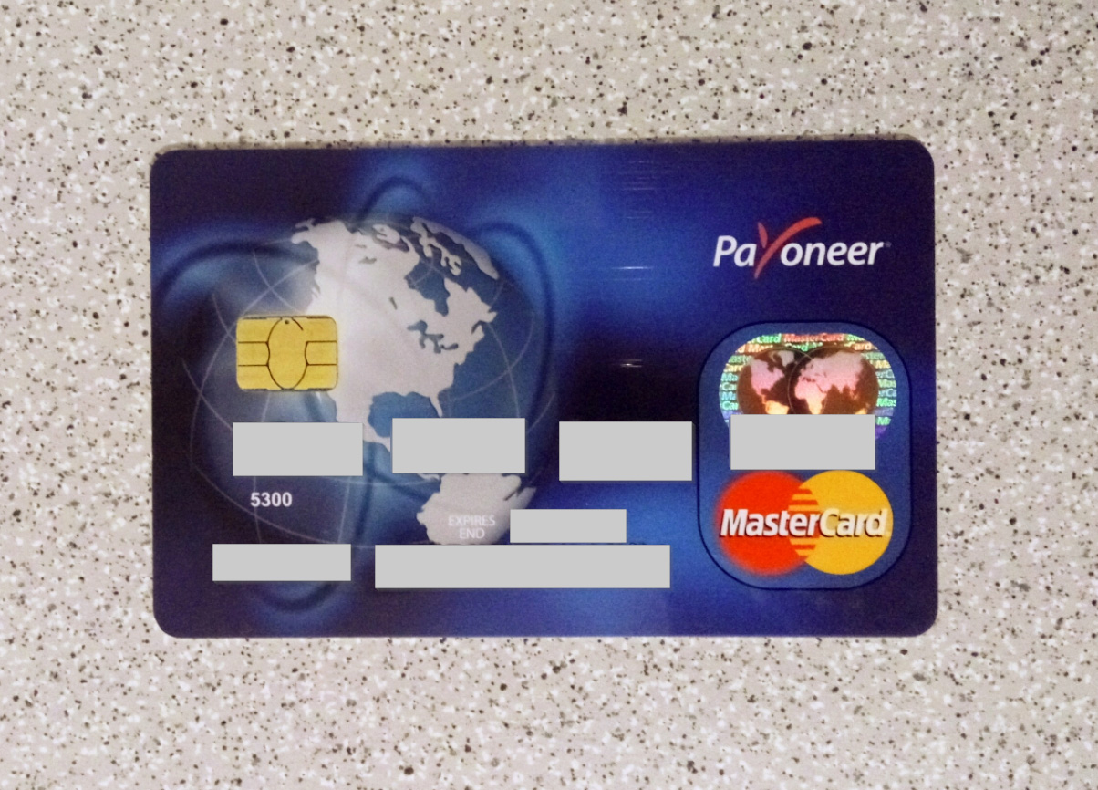 Внешний вид пластиковой карты Payoneer MasterCard